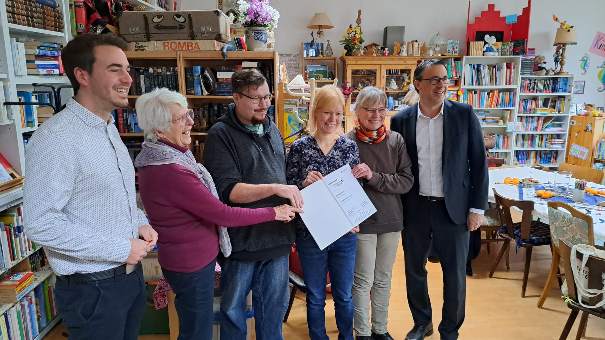 V.l.n.r.: MdB Felix Döring, Brigitte, Jan, Ida, Bärbel, und Staatssekretär Sören Bartol